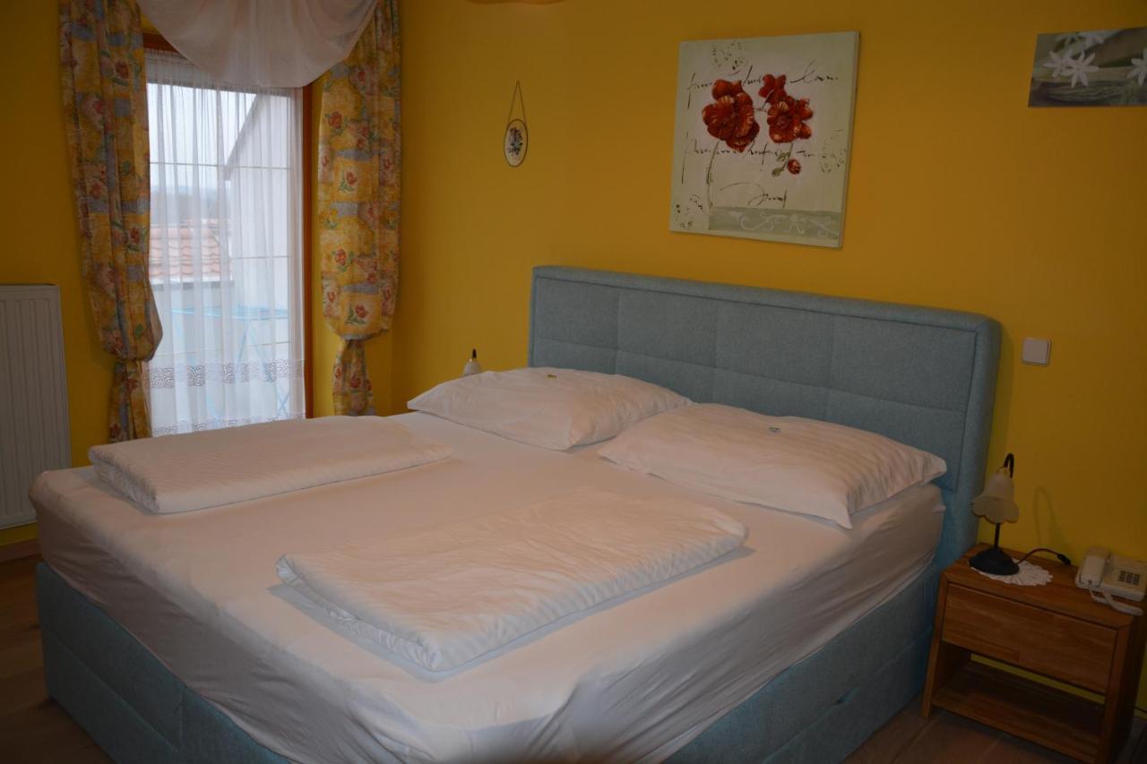 Pension Restaurant Rosenberg Еннерсдорф Экстерьер фото